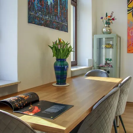 Kulturelles Businessapartment In Toplage Apartment